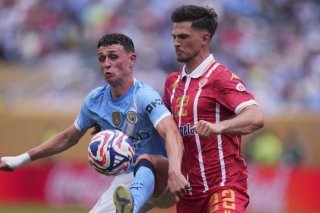Phil Foden (à gauche) a inscrit un but et délivré une passe décisive face à Wydad. KEYSTONE/AP/Chris Szagola